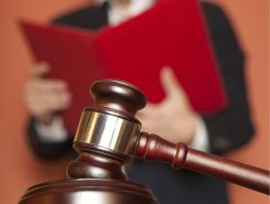 Zwolnienie od pracy dla pracownika będącego biegłym sądowym, wykraczające ponad limit określony w przepisach