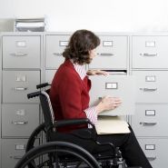 Niepełnosprawny stażysta z mniejszymi uprawnieniami niż pracownik