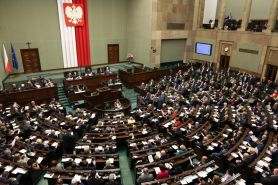 Uprawnienia rodzicielskie i umowy terminowe – I czytanie projektów noweli Kodeksu pracy
