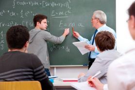 Nauczyciel 500+. MEN planuje dodatek za wyróżniającą pracę dla nauczycieli dyplomowanych