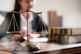 Zwolniona pracownica po terminie informuje sąd, że była w ciąży w czasie wypowiedzenia  – czy przegra sprawę o przywrócenie do pracy