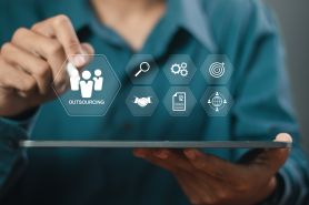 Zalety outsourcingu procesowego w branży logistycznej i produkcyjnej