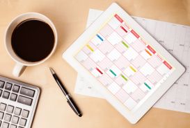 Święto 12 listopada – jak wpłynie na planowanie i rozliczanie czasu pracy?