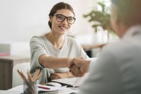 Zlecenie czy umowa na zastępstwo na czas kilkudniowej nieobecności pracownika?