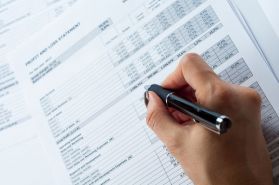 Wypłata wynagrodzenia, odprawy oraz przekazywanie do depozytu świadczeń po zmarłym pracowniku