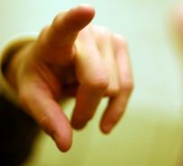 Inspektor pracy nakaże zastąpić umowę śmieciową umową o pracę?
