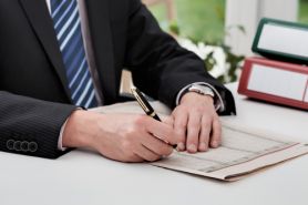 Doradcy i asystenci nie będą zatrudniani w JST