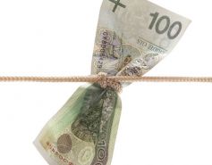 Jak dokonywać potrąceń z nagrody z zysku, gdy pracownik ma zajęcie niealimentacyjne