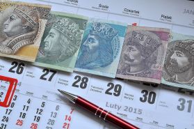 Czas pracy pracownika odchodzącego w trakcie miesiąca, który miał nieusprawiedliwione nieobecności i nie odebrał wolnego za sobotnie święto