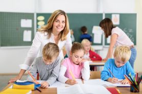 Jak ewidencjonować czas pracy nauczycieli zatrudnionych w szkole niepublicznej