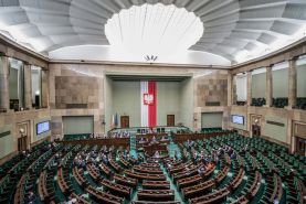 Praca zdalna i badania trzeźwości pracowników – Sejm przyjął ustawę