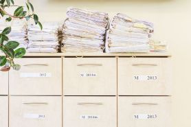 Starsza dokumentacja pracownicza niespełniająca aktualnych wymogów w zakresie prowadzenia akt osobowych