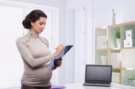 Pracownica tymczasowa w ciąży z umową do dnia porodu