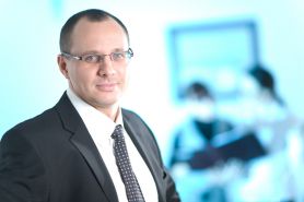Prawo do trzynastki pracownika korzystającego z urlopu bezpłatnego z powodu powołania na stanowisko prezesa gminnej spółki