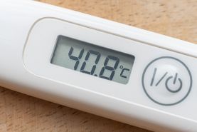 Mierzenie temperatury kierowcom wjeżdżającym na teren zakładu pracy