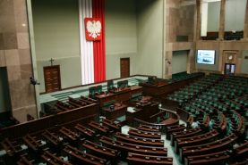 Ustawa antymobbingowa 2026: Sejm zmienił definicję mobbingu i podniósł zadośćuczynienie