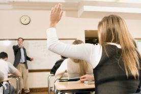 Świadczenia kompensacyjne nie dla nauczycieli zatrudnionych w zakładach kształcenia nauczycieli