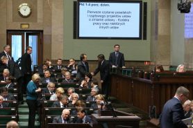 Posłowie z komisji sejmowej poparli urlopy rodzicielskie