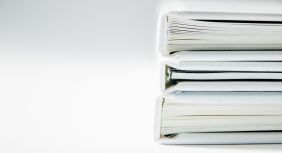 Jak kompletować i przechowywać bezpiecznie teczki personalne HR?