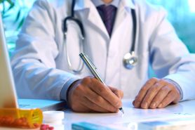 Zwolnienie lekarskie przypadające na okres wypowiedzenia, w którym pracownik wykorzystuje urlop oraz jest zwolniony ze świadczenia pracy