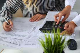 Określenie zmiennego terminu wypłaty wynagrodzenia w przepisach zakładowych