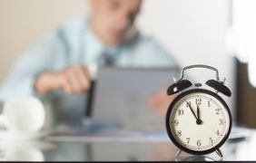 Czy w trakcie miesiąca można pracownikowi okresowo zmienić system czasu pracy