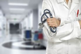 Obowiązek stosowania przepisów ustawy o minimalnym wynagrodzeniu pracowników medycznych