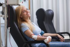 Pobyt w centrum krwiodawstwa – jak rozliczyć nieobecność pracownika?