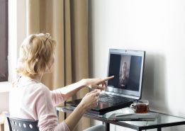 Pracownik na kwarantannie lub w izolacji – odpowiedzi na 7 pytań pracodawców