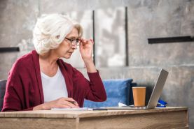 Zarządzanie wiekiem w firmie – jak wdrożyć politykę personalną przyjazną pracownikom 50+