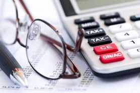 Podatek, składki ZUS oraz dokumenty rozliczeniowe w razie wypłaty wynagrodzeń po terminie