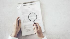 Praca w szczególnych warunkach – kiedy i jak wykazać ją w świadectwie pracy