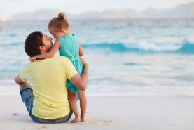 Dłuższy urlop dla ojców – są dwie propozycje