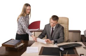 Kiedy wystawić świadectwo dla pracownika zatrudnionego od 2007 r. na umowach terminowych, z którym będzie zawarta umowa na czas nieokreślony
