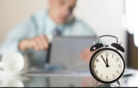 Ile godzin odpoczynku przysługuje przy zmianie systemu czasu pracy