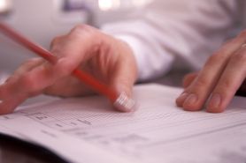 Świadectwo pracy: Pracodawca powinien unikać zamieszczania danych niewymaganych przez przepisy