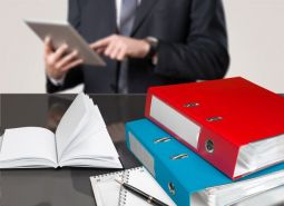 Jak rozliczyć w dokumentacji do ZUS wynagrodzenie i świadczenia po zmarłym pracowniku