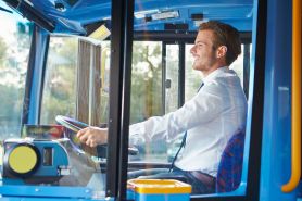 Rozliczenie pracy kierowcy autobusu zatrudnionego w urzędzie świadczonej w sobotę i niedzielę