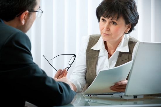 Zwolnienie pracownika powracającego po długiej nieobecności z powodu częstych i długotrwałych absencji chorobowych