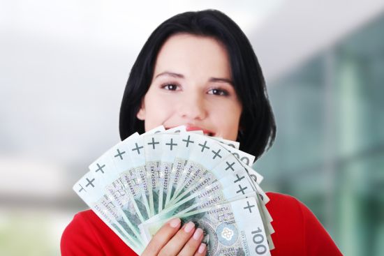Płaca minimalna w 2023 r. – 6 przykładów obliczania płacy minimalnej od brutto do netto w 2023 r.