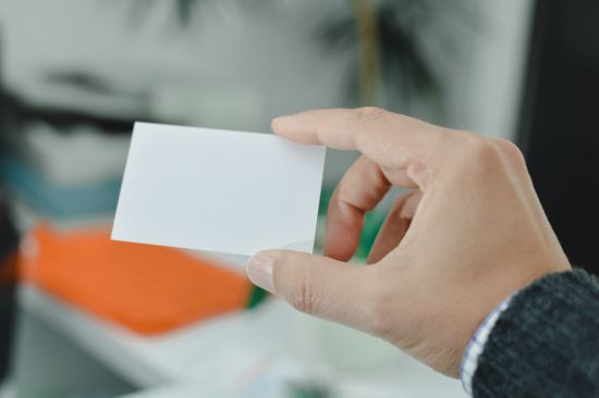 Bilet miesięczny dla pracownika – przychód, składki ZUS i podatek