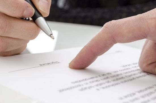 Powierzenie obowiązków w związku z długotrwałą nieobecnością zastępowanego pracownika