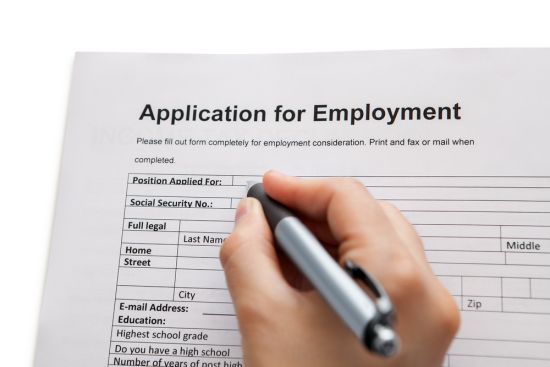 Kwestionariusz osobowy dla nowego pracownika – czy można rozszerzyć o pytania o pracę zdalną okazjonalną, urlop opiekuńczy i działanie siły wyższej