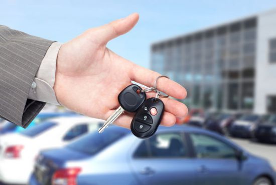 Prowizja od sprzedaży samochodu w podstawie zasiłkowej i urlopowej