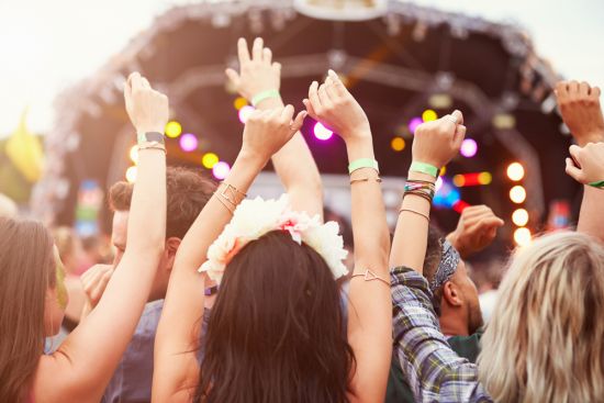 Jaką umowę podpisać z dyrektorem artystycznym festiwalu