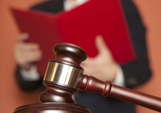Dodatkowe wynagrodzenie za zastępstwo procesowe – jakie zastosować KUP?