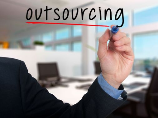 ZUS o niebezpiecznych skutkach outsourcingu