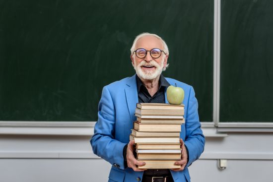 Świadczenia z ZFŚS dla byłych nauczycieli pobierających świadczenie kompensacyjne – co z PIT
