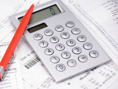 Jak obliczyć wynagrodzenie, gdy pracownik w miesiącu nie przepracował ani jednego dnia