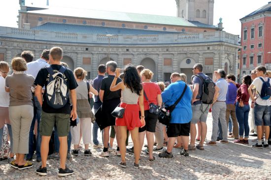 W jaki sposób piloci wycieczek i przewodnicy mogą skorzystać ze zwolnienia ze składek ZUS za lipiec – wrzesień 2020 r.